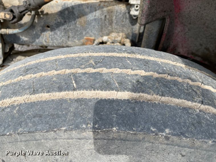 image for item KU9577 1999 Freightliner FL70  oil distributor truck