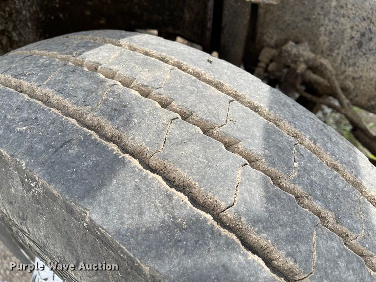 image for item KU9577 1999 Freightliner FL70  oil distributor truck