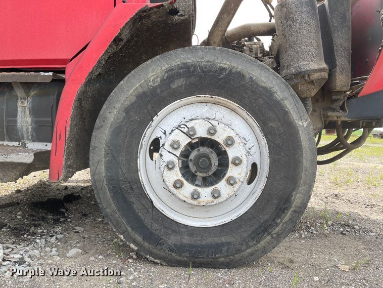 image for item KU9577 1999 Freightliner FL70  oil distributor truck