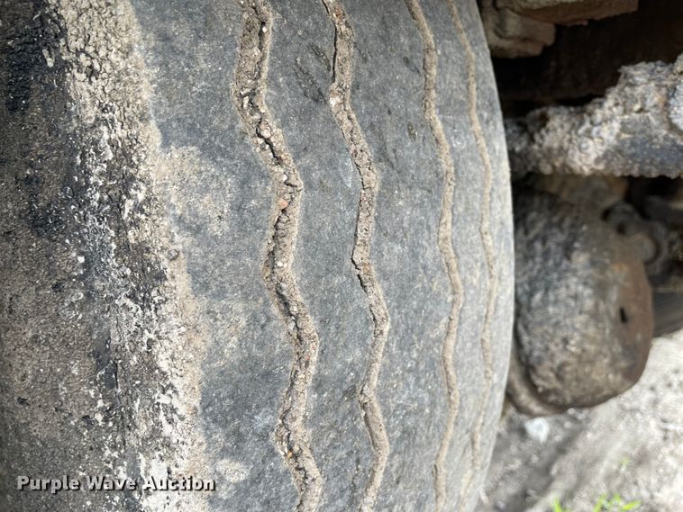 image for item KU9577 1999 Freightliner FL70  oil distributor truck