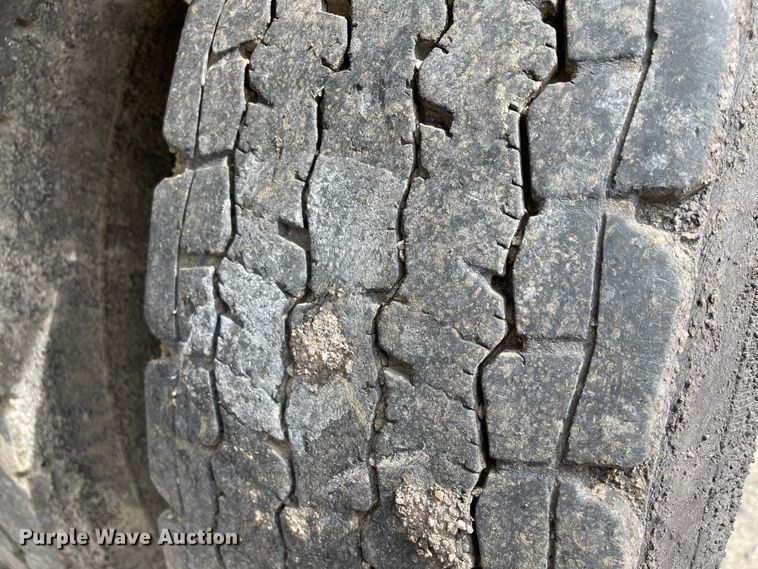 image for item KU9577 1999 Freightliner FL70  oil distributor truck