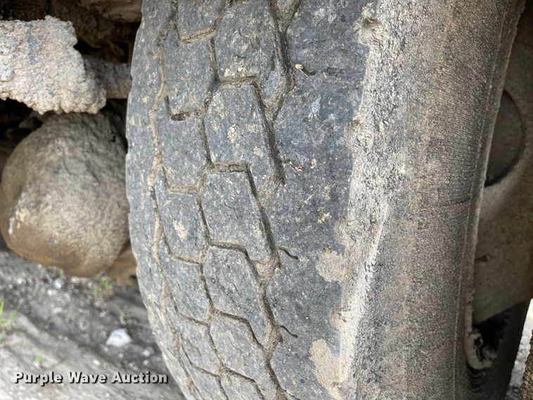 image for item KU9577 1999 Freightliner FL70  oil distributor truck