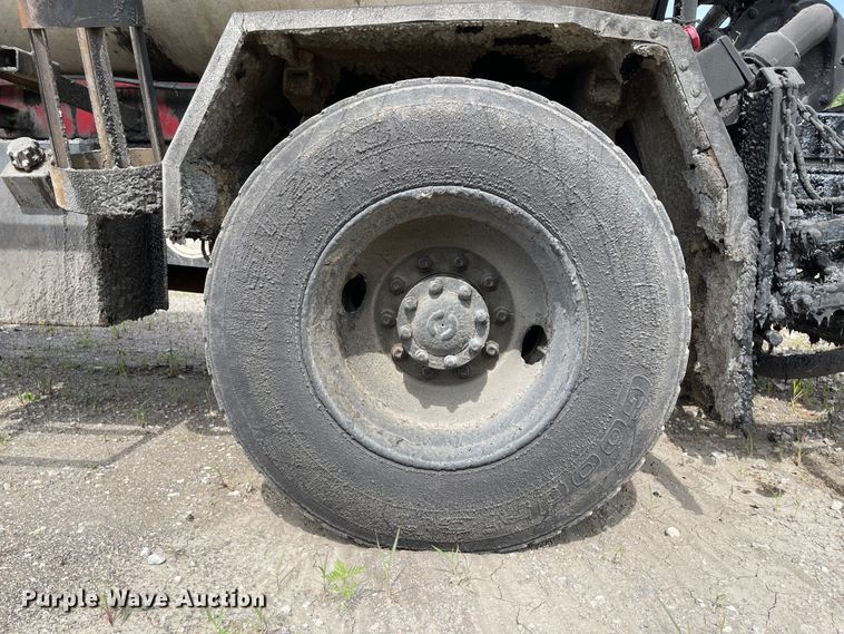 image for item KU9577 1999 Freightliner FL70  oil distributor truck