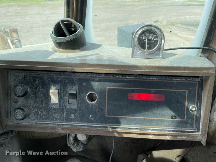 image for item KU9578 1992 Caterpillar 950F  wheel loader