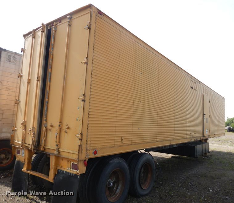 image for item KU9583 1975 Trail Mobile D11P-1CAW  dry van trailer with generator