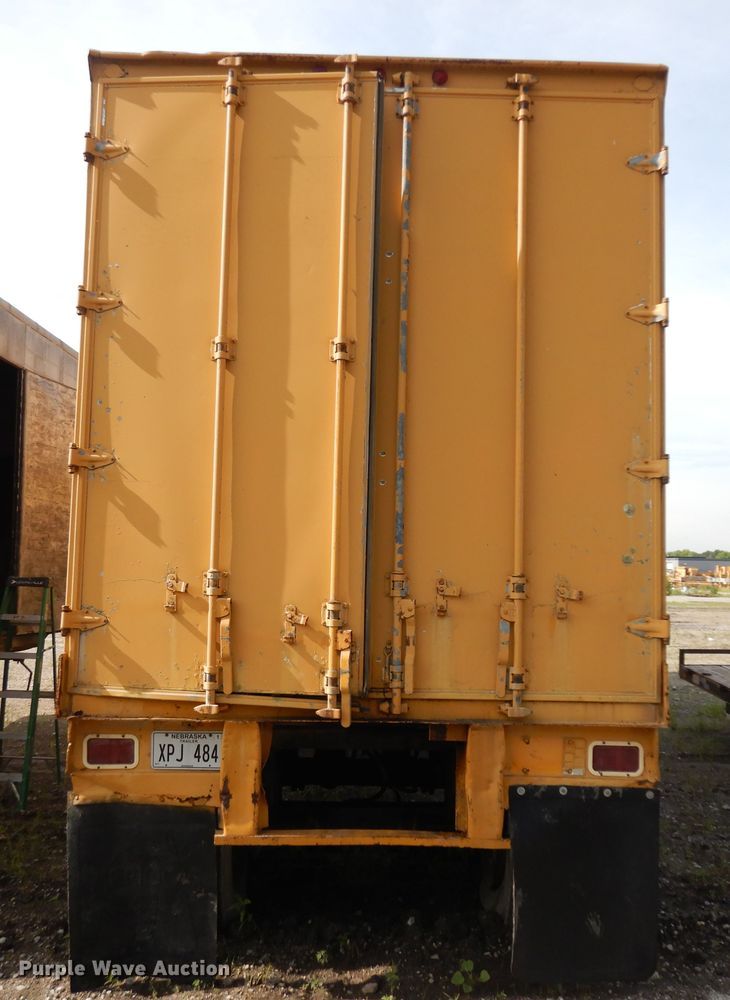 image for item KU9583 1975 Trail Mobile D11P-1CAW  dry van trailer with generator