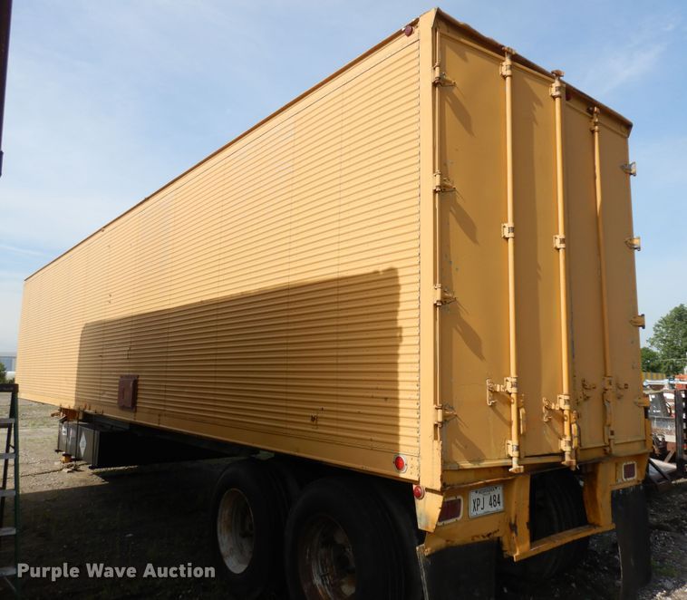 image for item KU9583 1975 Trail Mobile D11P-1CAW  dry van trailer with generator