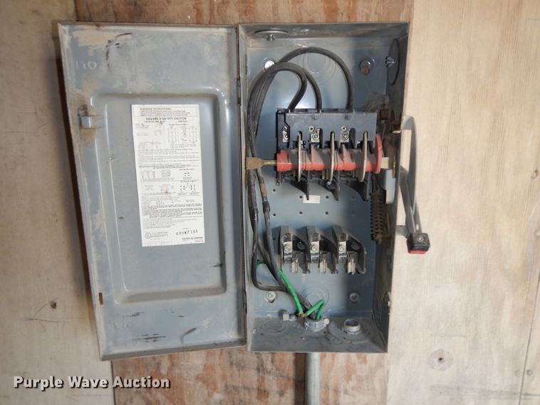 image for item KU9583 1975 Trail Mobile D11P-1CAW  dry van trailer with generator