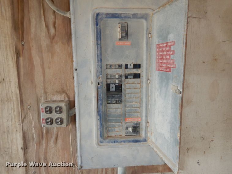 image for item KU9583 1975 Trail Mobile D11P-1CAW  dry van trailer with generator