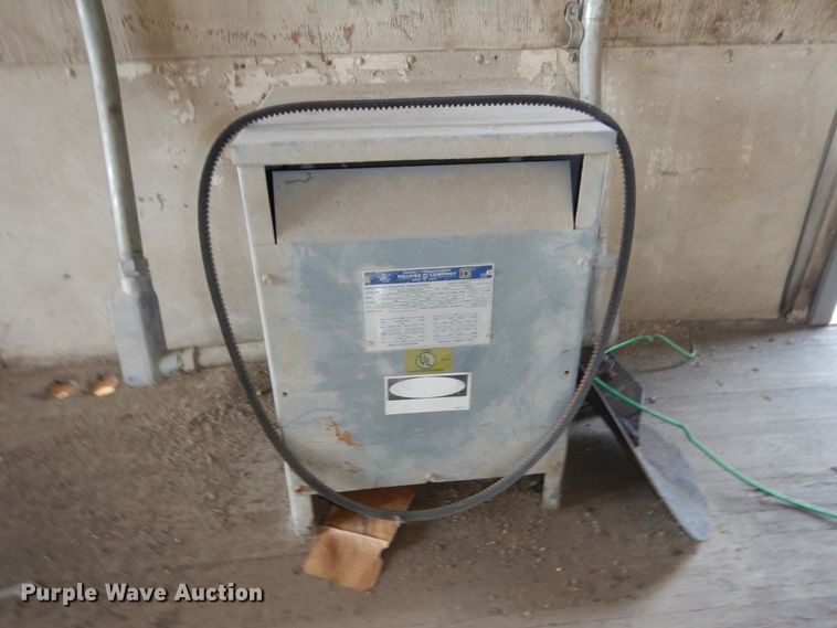 image for item KU9583 1975 Trail Mobile D11P-1CAW  dry van trailer with generator