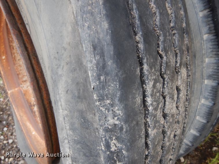 image for item KU9583 1975 Trail Mobile D11P-1CAW  dry van trailer with generator