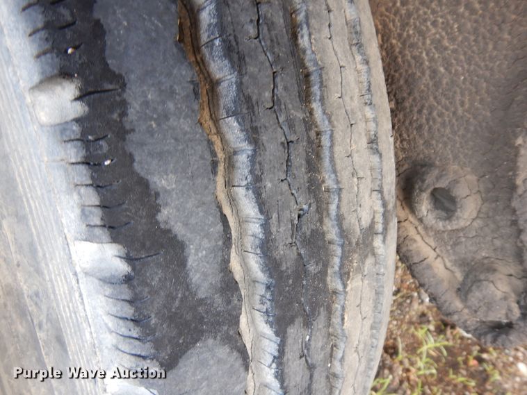 image for item KU9583 1975 Trail Mobile D11P-1CAW  dry van trailer with generator