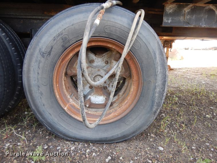 image for item KU9583 1975 Trail Mobile D11P-1CAW  dry van trailer with generator