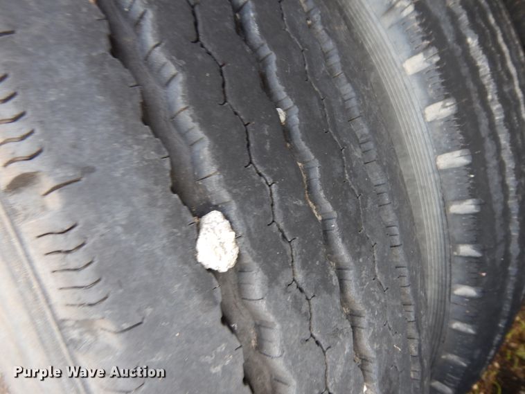 image for item KU9583 1975 Trail Mobile D11P-1CAW  dry van trailer with generator