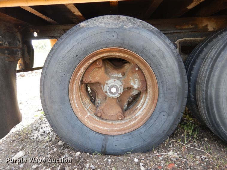 image for item KU9583 1975 Trail Mobile D11P-1CAW  dry van trailer with generator