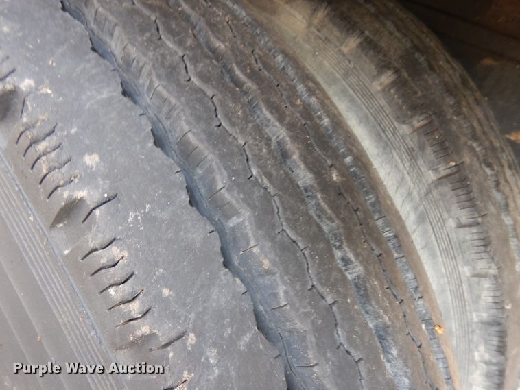 image for item KU9583 1975 Trail Mobile D11P-1CAW  dry van trailer with generator