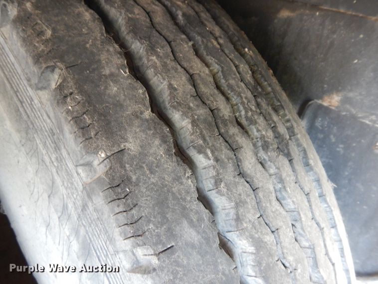 image for item KU9583 1975 Trail Mobile D11P-1CAW  dry van trailer with generator