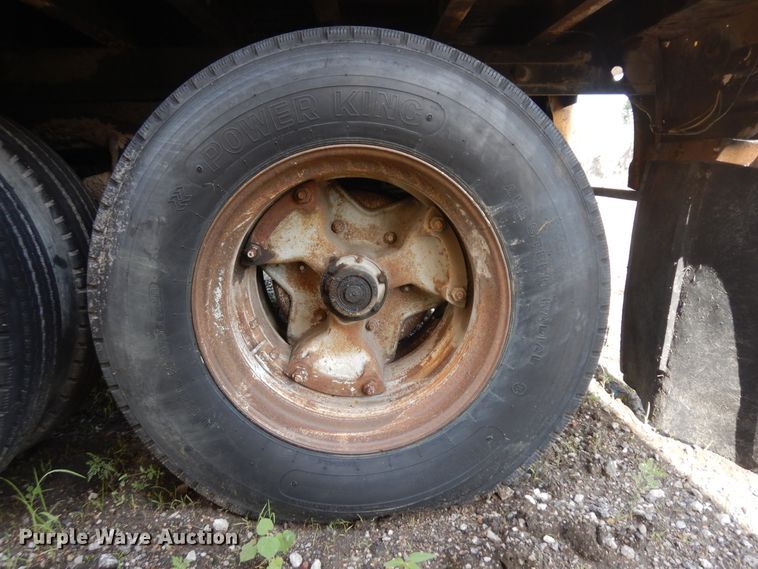 image for item KU9583 1975 Trail Mobile D11P-1CAW  dry van trailer with generator