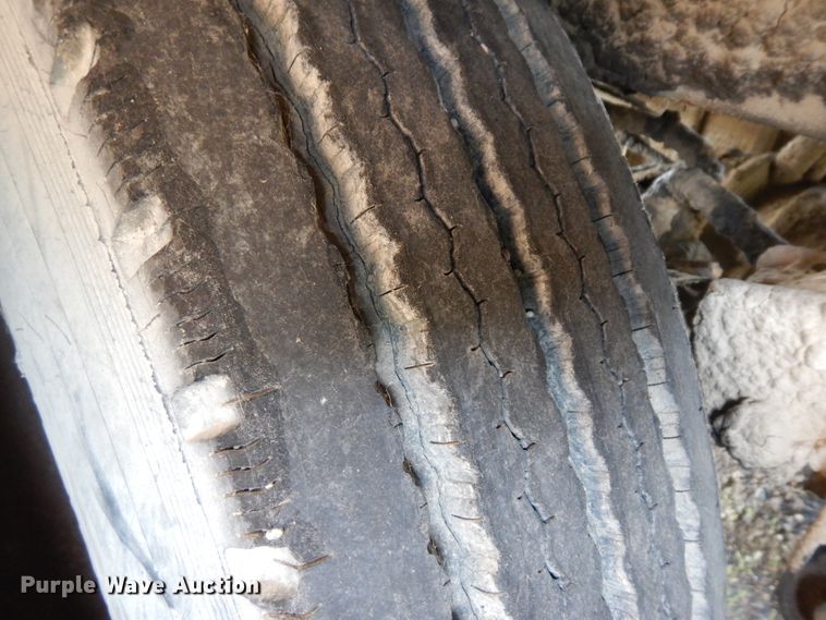 image for item KU9583 1975 Trail Mobile D11P-1CAW  dry van trailer with generator