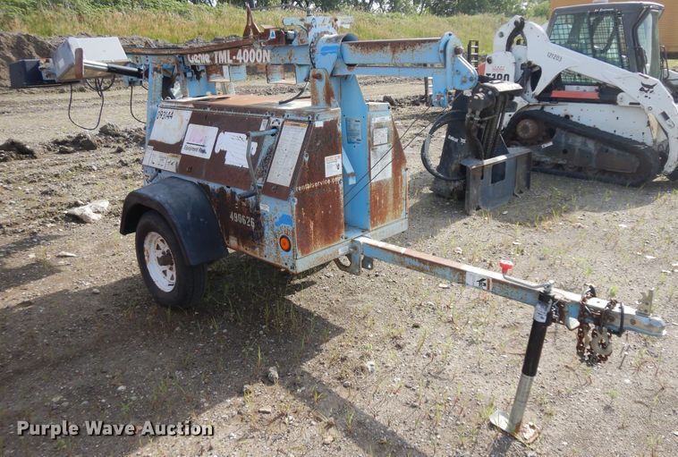 image for item KU9586 2004 Genie TML-4000N  light plant