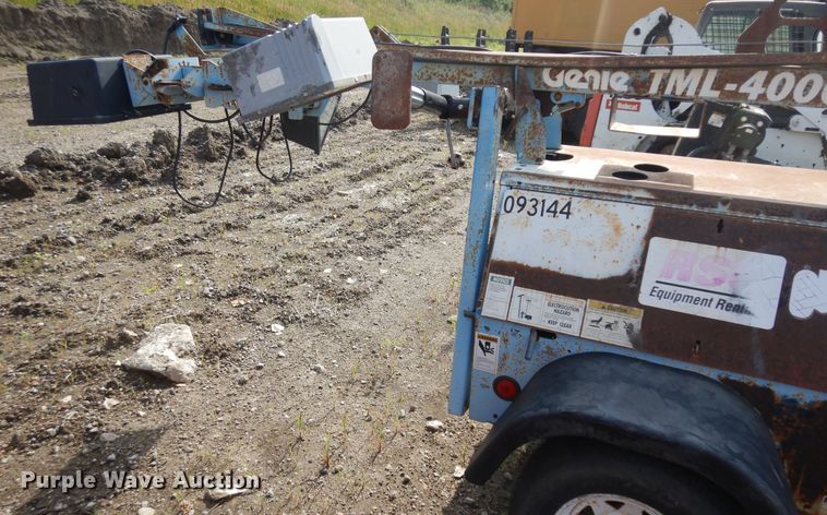 image for item KU9586 2004 Genie TML-4000N  light plant