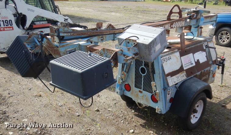 image for item KU9586 2004 Genie TML-4000N  light plant