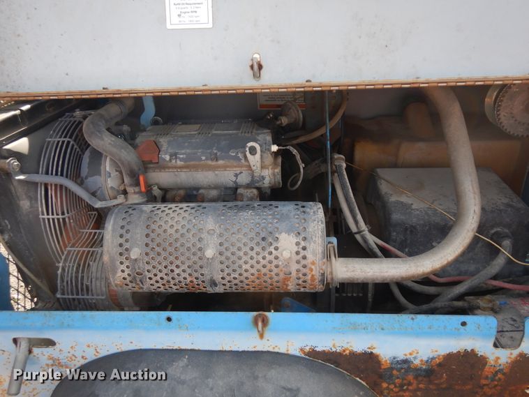 image for item KU9586 2004 Genie TML-4000N  light plant