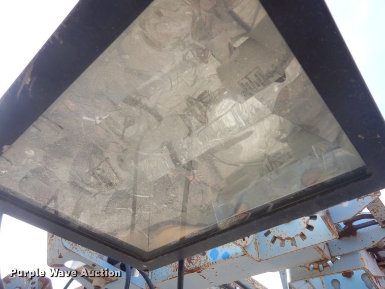 image for item KU9586 2004 Genie TML-4000N  light plant