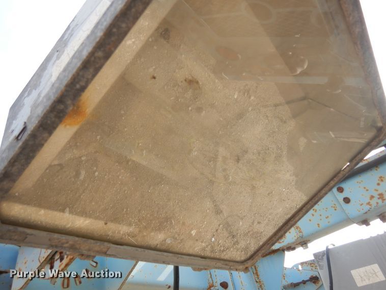 image for item KU9586 2004 Genie TML-4000N  light plant