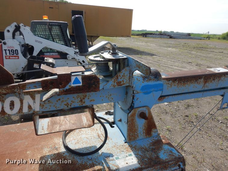 image for item KU9586 2004 Genie TML-4000N  light plant