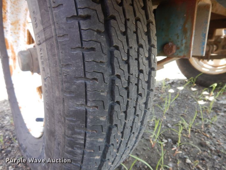 image for item KU9586 2004 Genie TML-4000N  light plant