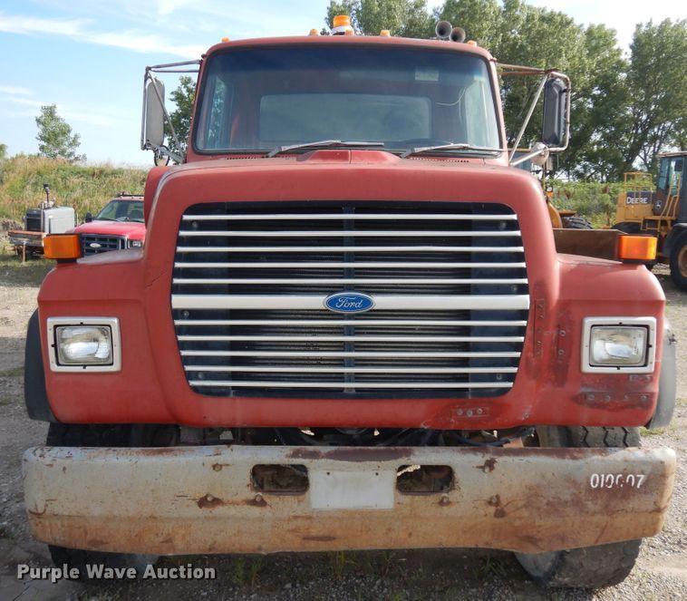 image for item KU9601 1989 Ford LT8000  tank truck