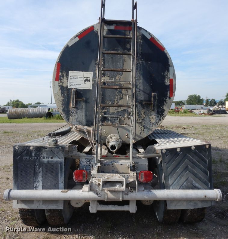image for item KU9601 1989 Ford LT8000  tank truck