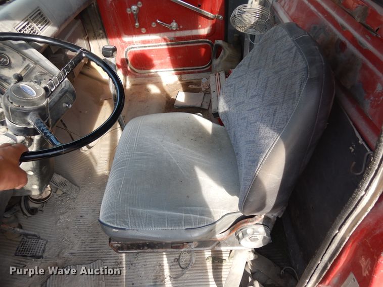 image for item KU9601 1989 Ford LT8000  tank truck