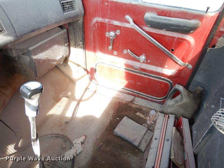 image for item KU9601 1989 Ford LT8000  tank truck