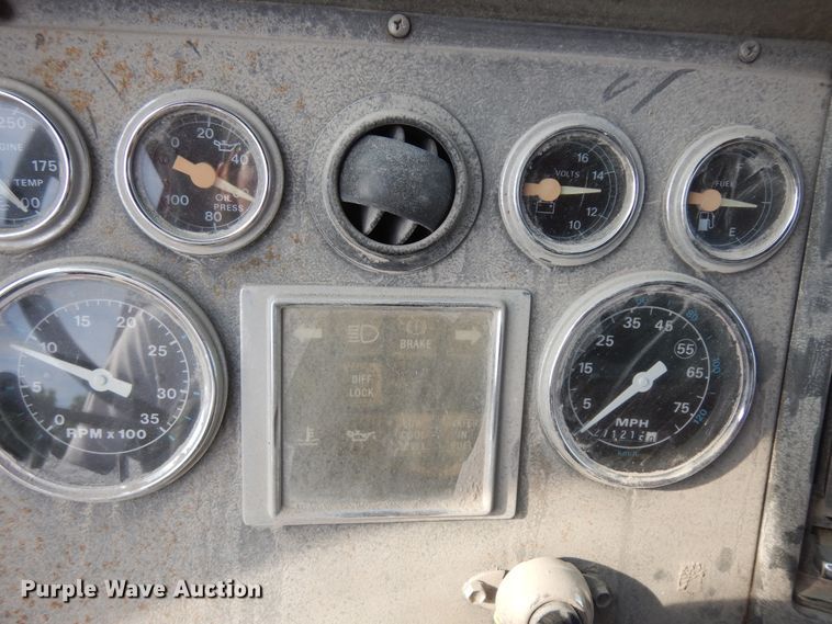 image for item KU9601 1989 Ford LT8000  tank truck