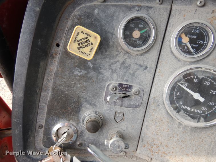 image for item KU9601 1989 Ford LT8000  tank truck