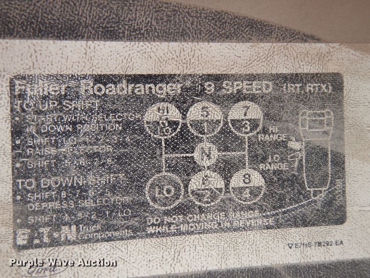 image for item KU9601 1989 Ford LT8000  tank truck