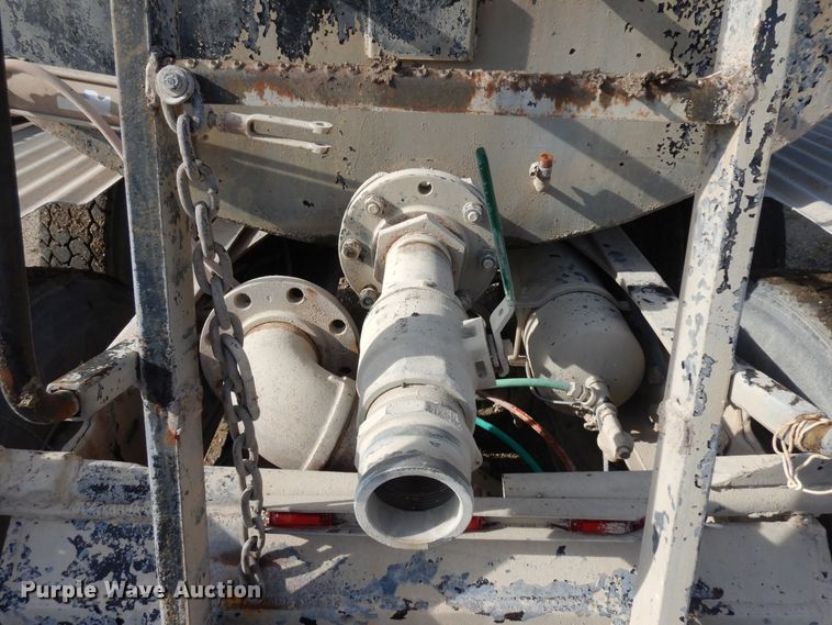 image for item KU9601 1989 Ford LT8000  tank truck