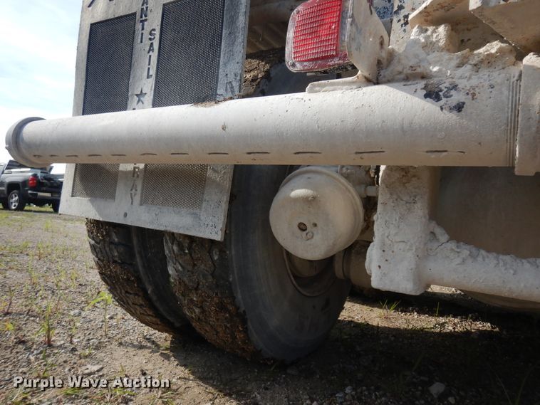 image for item KU9601 1989 Ford LT8000  tank truck