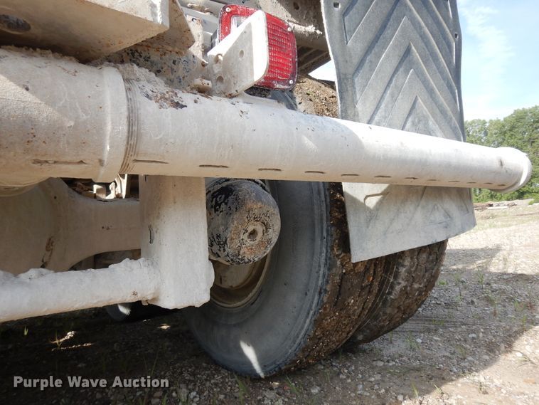 image for item KU9601 1989 Ford LT8000  tank truck