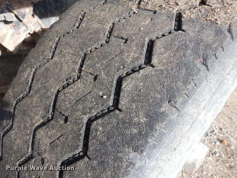 image for item KU9601 1989 Ford LT8000  tank truck