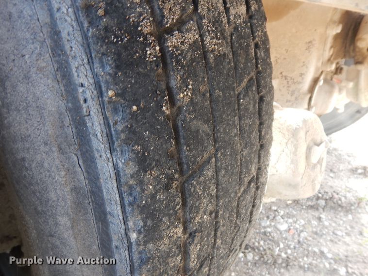 image for item KU9601 1989 Ford LT8000  tank truck