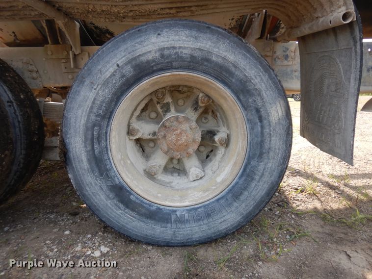 image for item KU9601 1989 Ford LT8000  tank truck