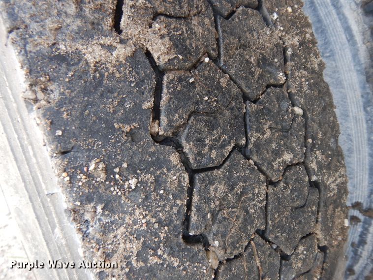 image for item KU9601 1989 Ford LT8000  tank truck