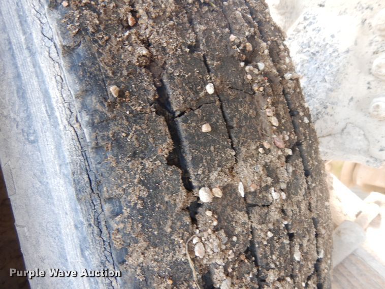 image for item KU9601 1989 Ford LT8000  tank truck