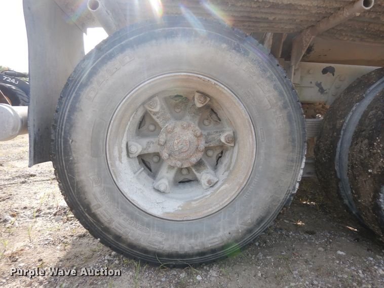 image for item KU9601 1989 Ford LT8000  tank truck