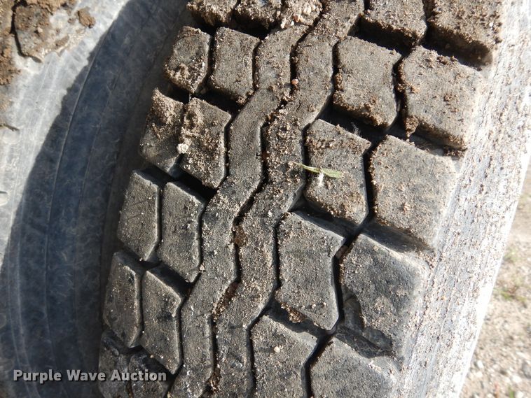 image for item KU9601 1989 Ford LT8000  tank truck