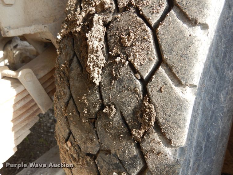 image for item KU9601 1989 Ford LT8000  tank truck