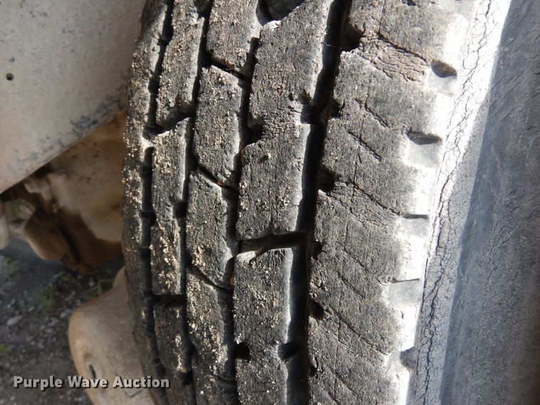 image for item KU9601 1989 Ford LT8000  tank truck